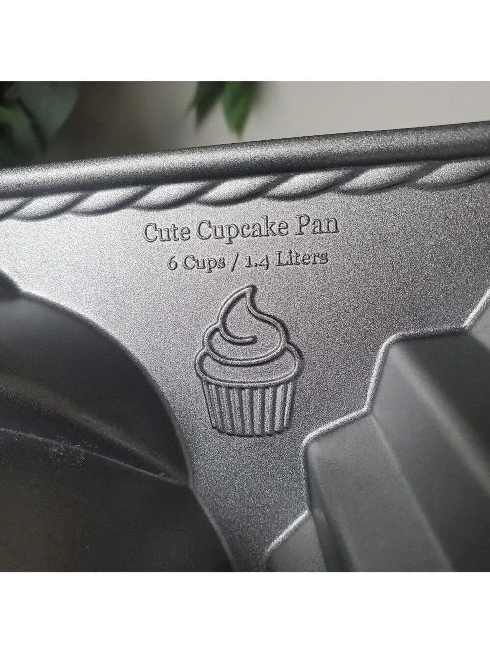 Nordic Ware 3D Cupcake Cake Pan Large Oversized 6 Cups